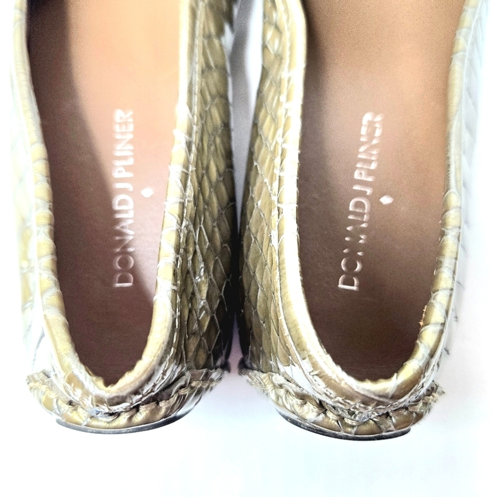 Donald Pliner driving moccasins. Croc embossed leather. Gray. 6.5 - Picture 8 of 13